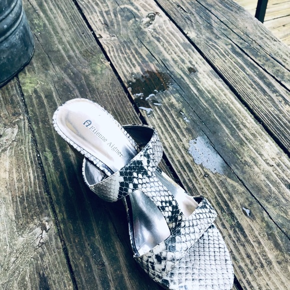 Shoes - Picture 4 of 4